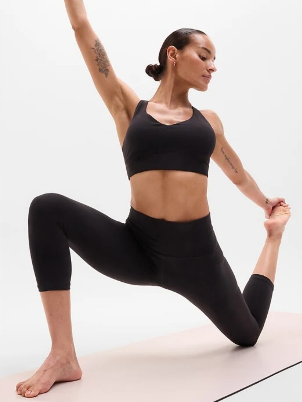 NWT Athleta Black Salutation Stash High Rise Capri Size Small